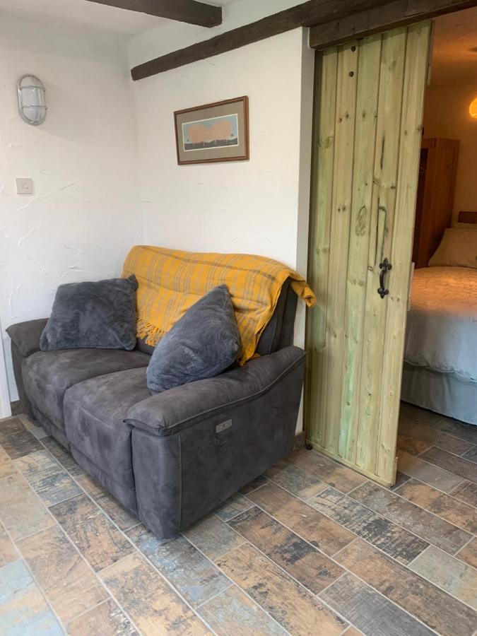 Molehill Lodge Суонзи Екстериор снимка
