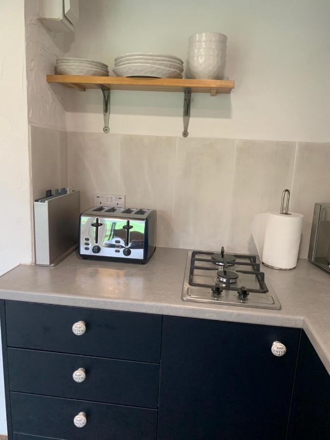 Molehill Lodge Суонзи Екстериор снимка